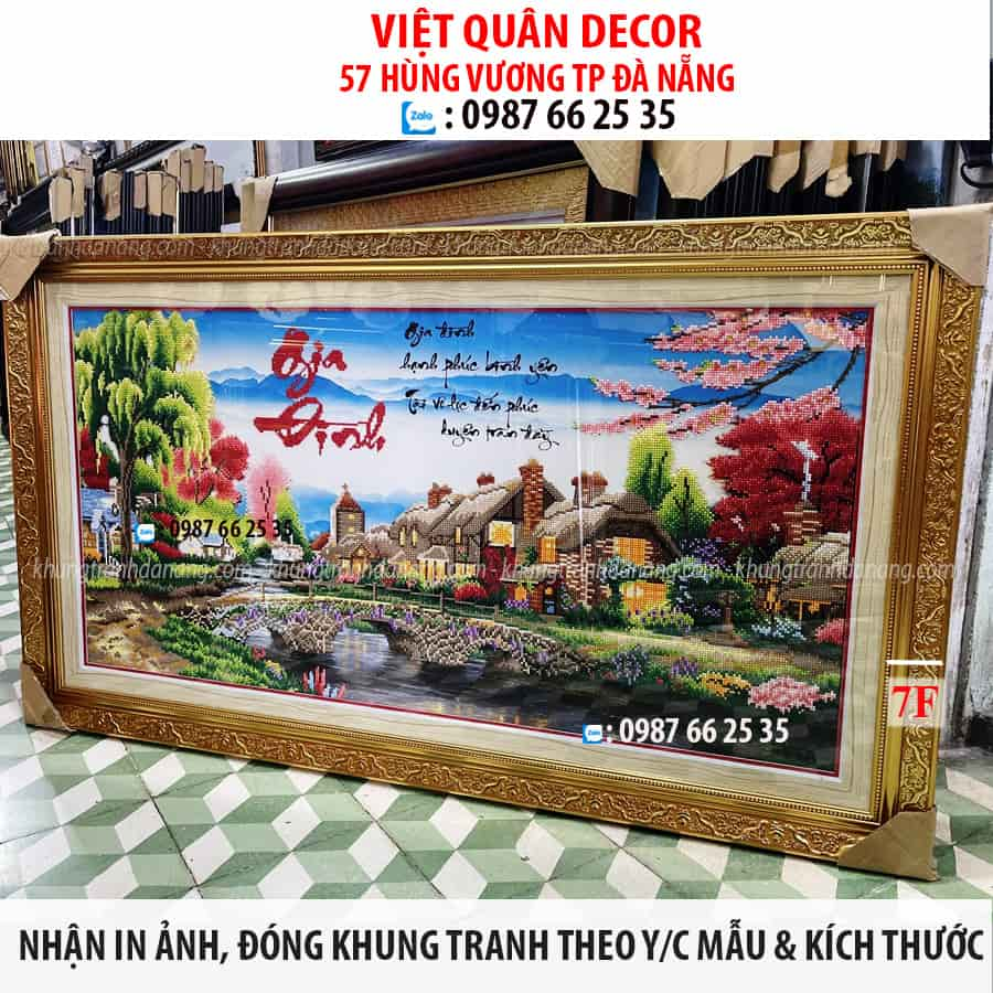 dong-khung-tranh-theu-chu-thap-o-da-nang